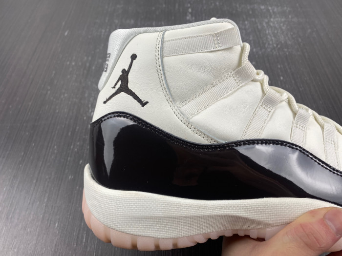 Air Jordan 11 WMNS “Neapolitan”  AR0715-101