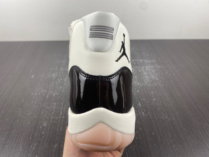 Air Jordan 11 WMNS “Neapolitan”  AR0715-101