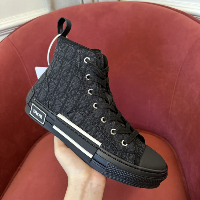 B23 Oblique Sneaker