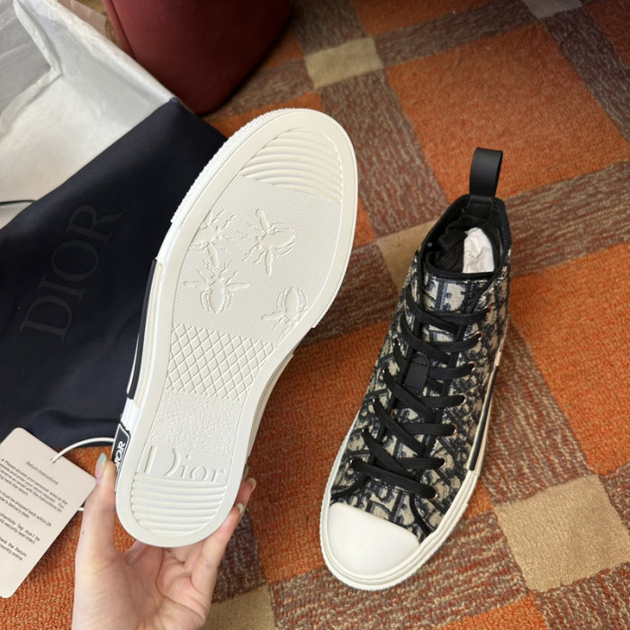 B23 Oblique Sneaker