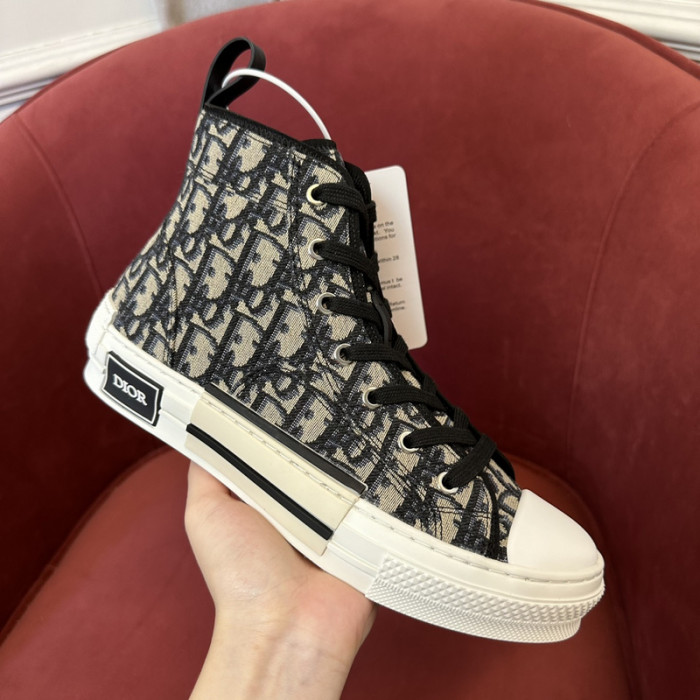 B23 Oblique Sneaker