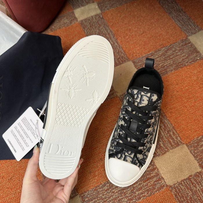 B23 Oblique Sneaker