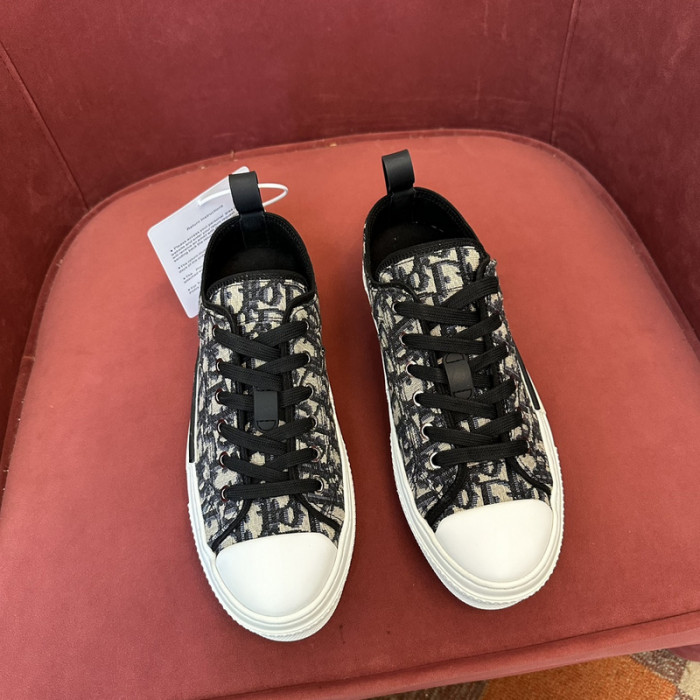B23 Oblique Sneaker