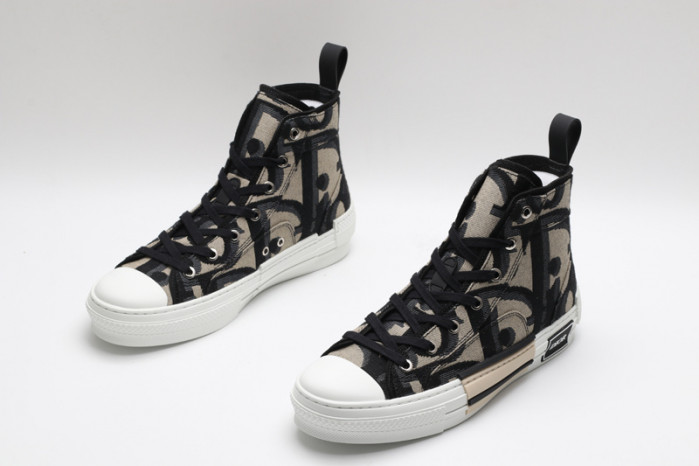 B23 Oblique Sneaker