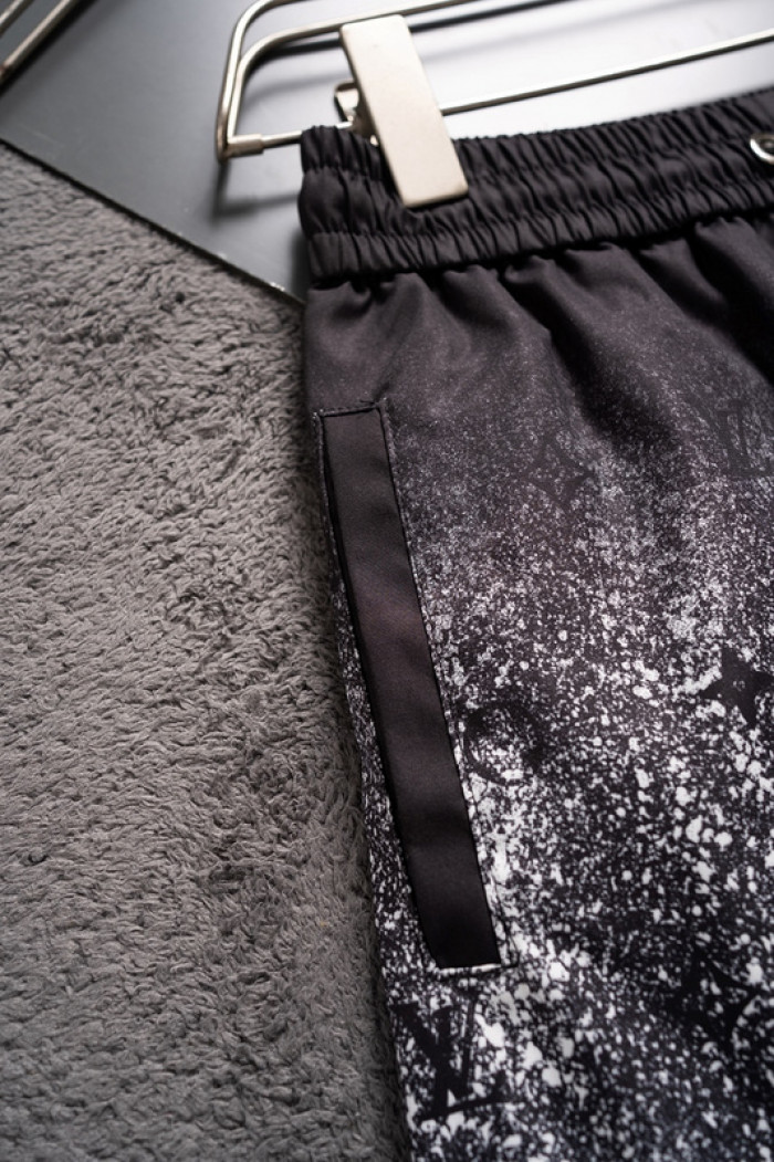 L1vv Short