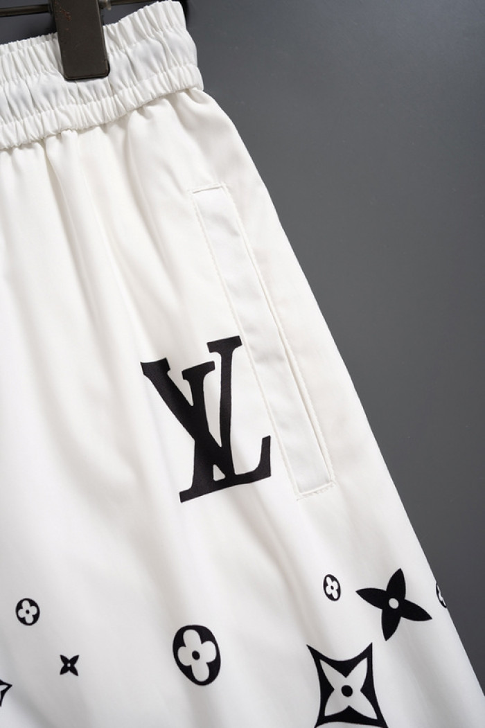 L1vv Short
