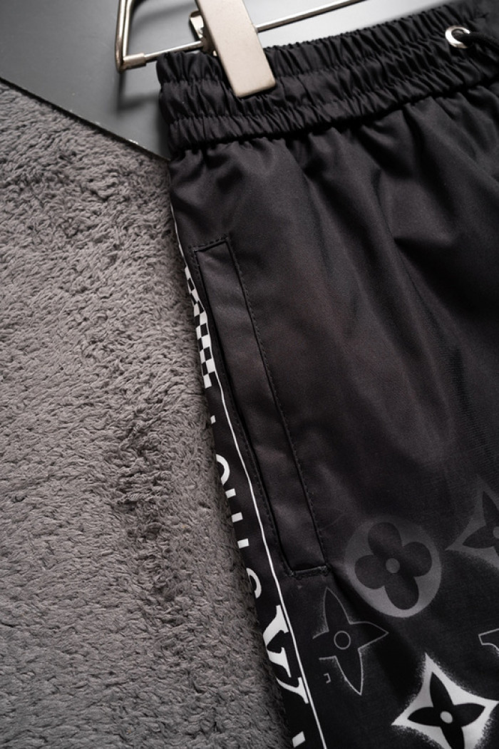L1vv Short
