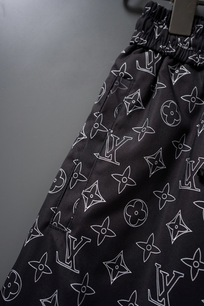 L1vv Short