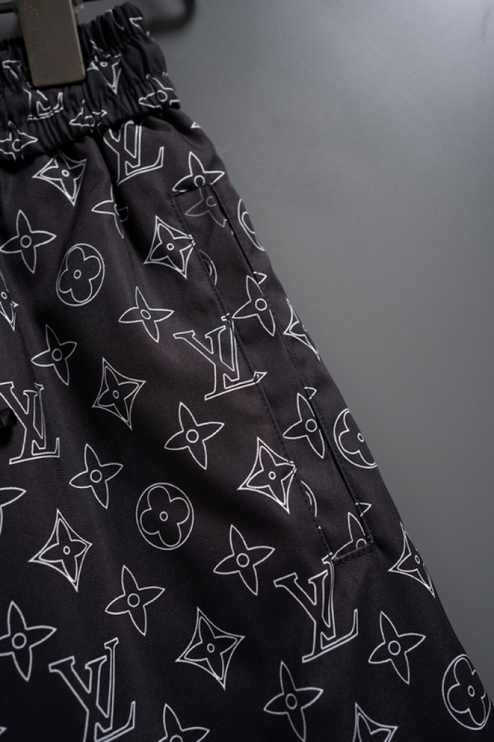 L1vv Short