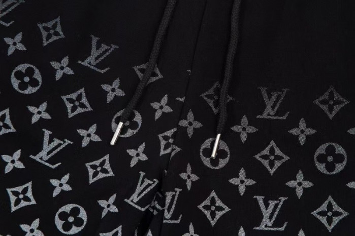 L1vv Short