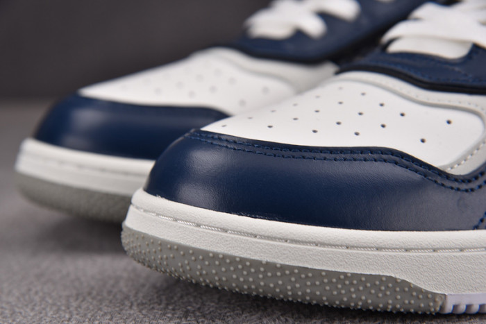 B27 SNEAKER