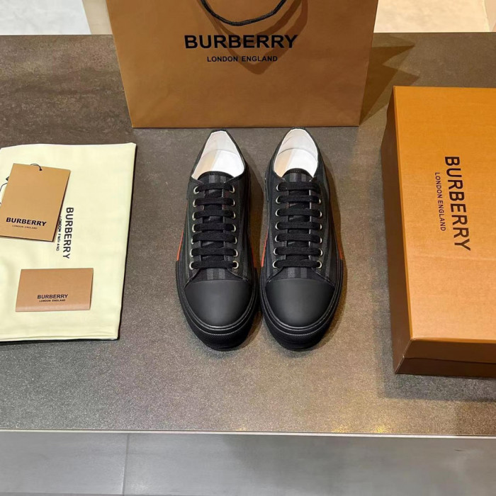 BUR*BERRY Sneakers