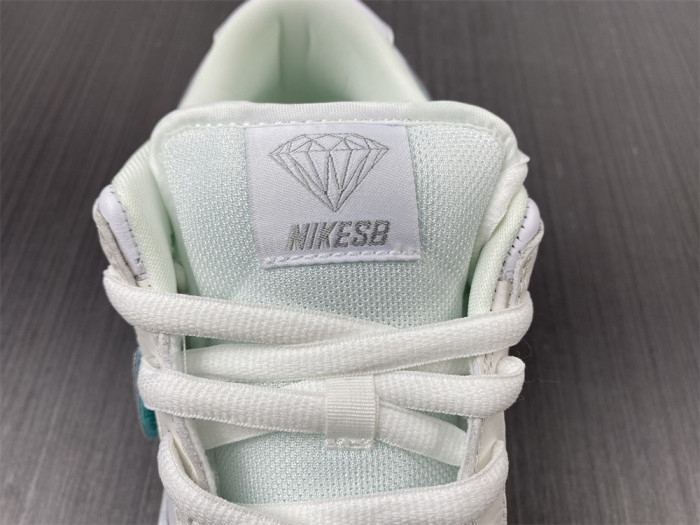 nike sb dunk low Di*m*nd supply co white Di*m*nd bv1310-100