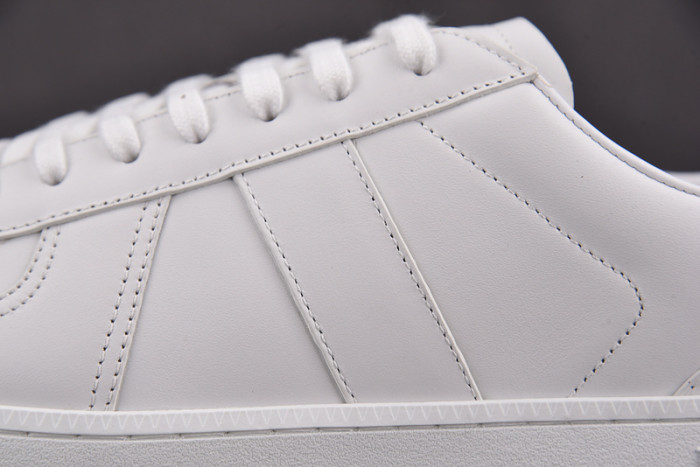 D1OR B01 Sneakers