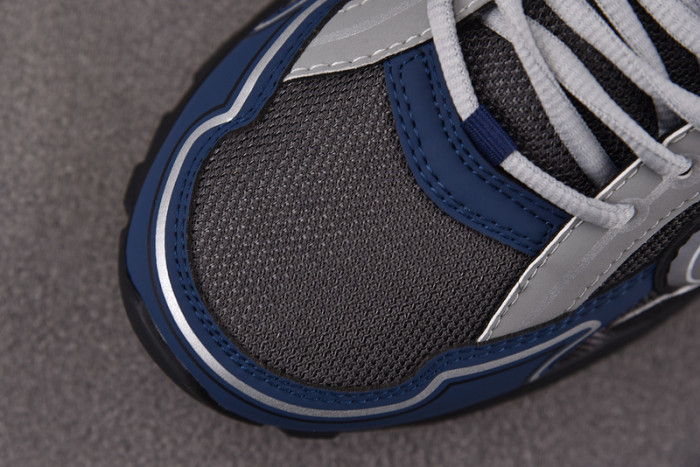 D1or B30 Sneakers