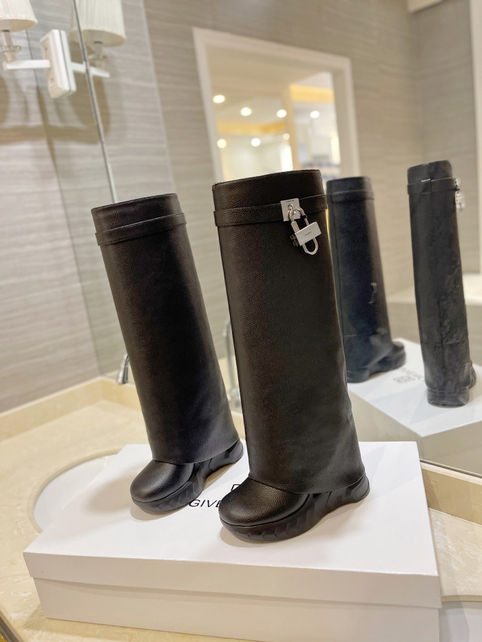 Give*chy Boots