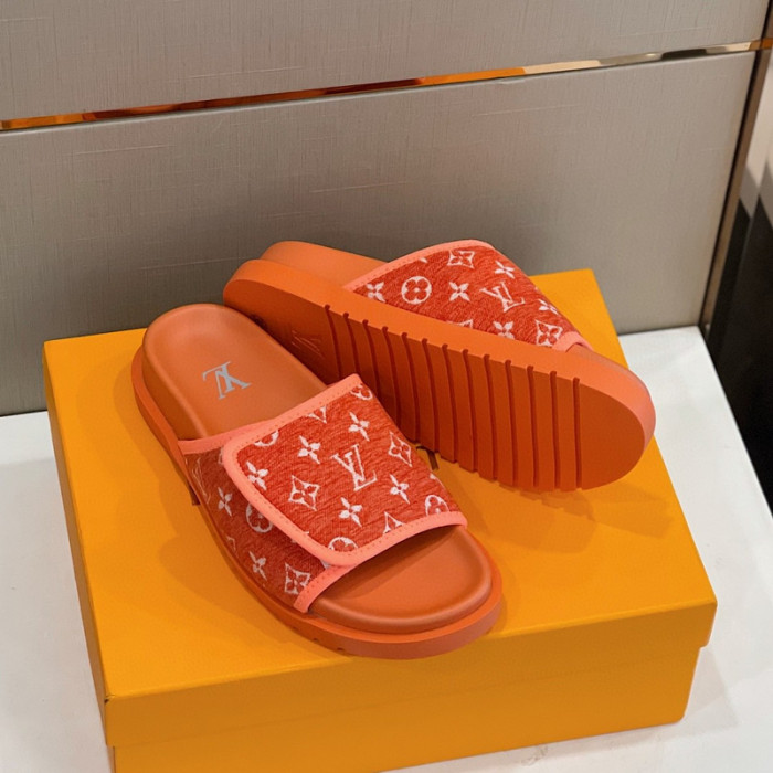 L1VV SANDALS