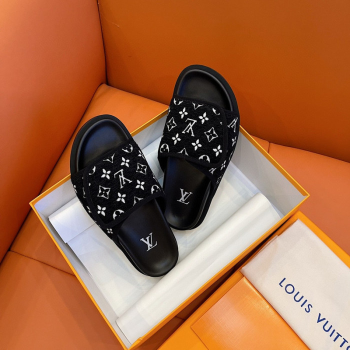 L1VV SANDALS