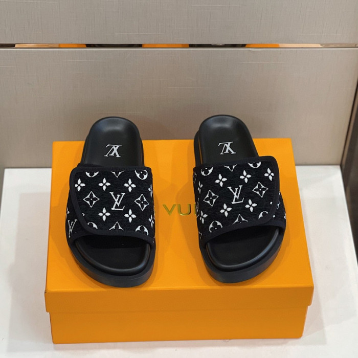 L1VV SANDALS