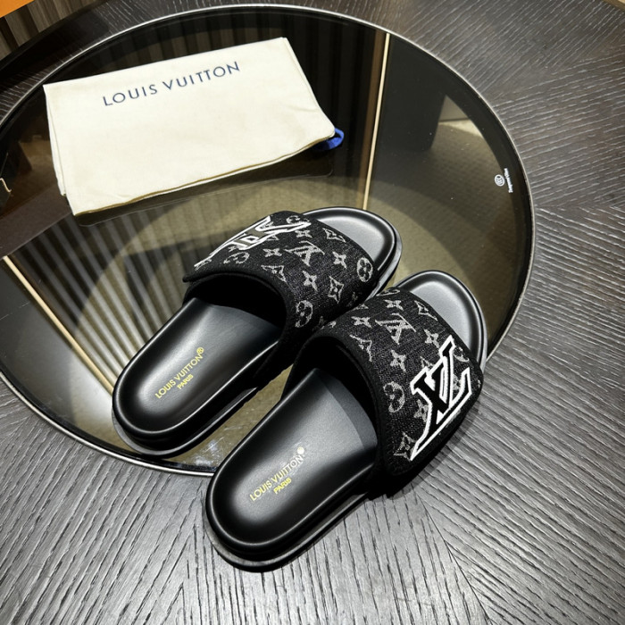 L1VV SANDALS