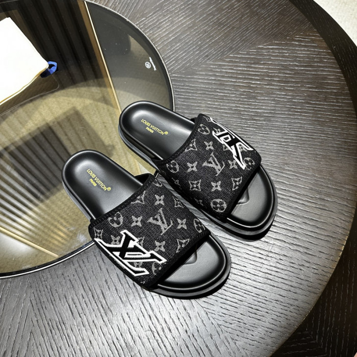 L1VV SANDALS