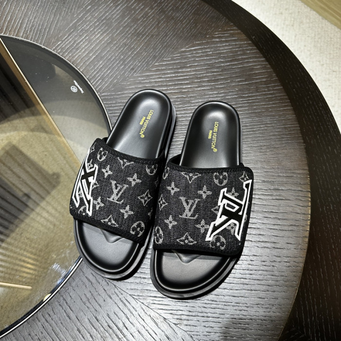 L1VV SANDALS