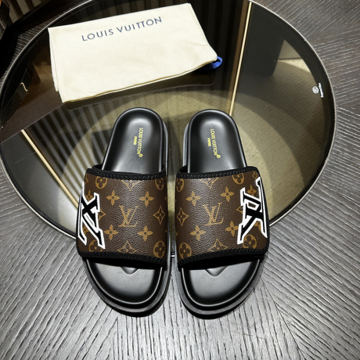 L1VV SANDALS