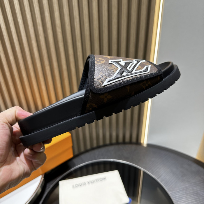 L1VV SANDALS
