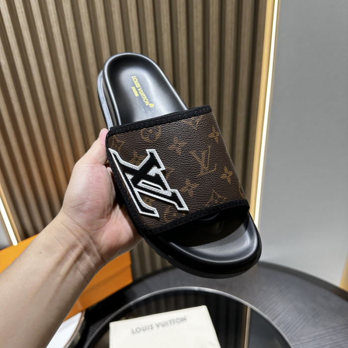 L1VV SANDALS
