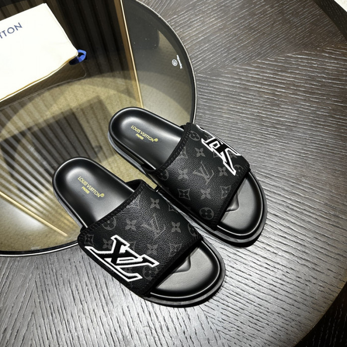L1VV SANDALS