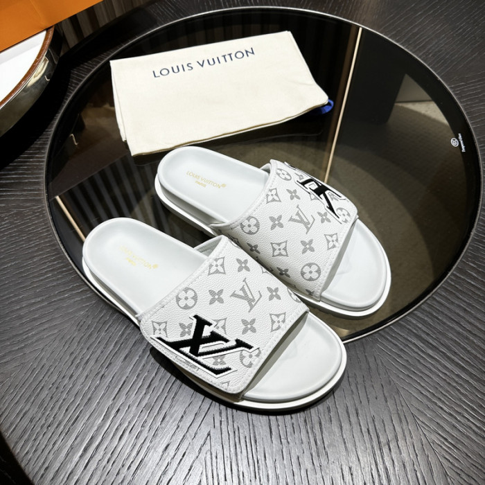 L1VV SANDALS