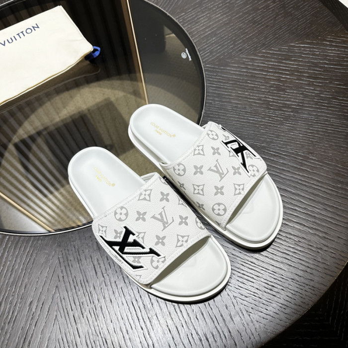 L1VV SANDALS