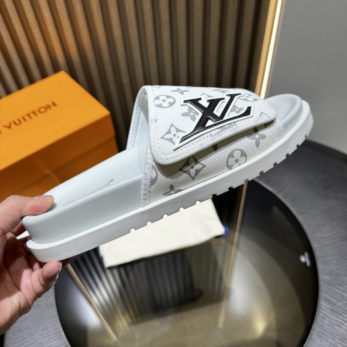 L1VV SANDALS