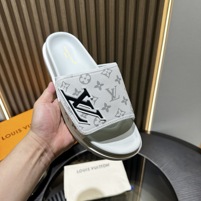 L1VV SANDALS