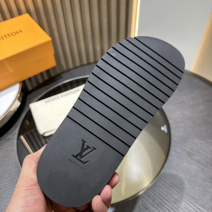 L1VV SANDALS