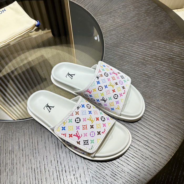 L1VV SANDALS