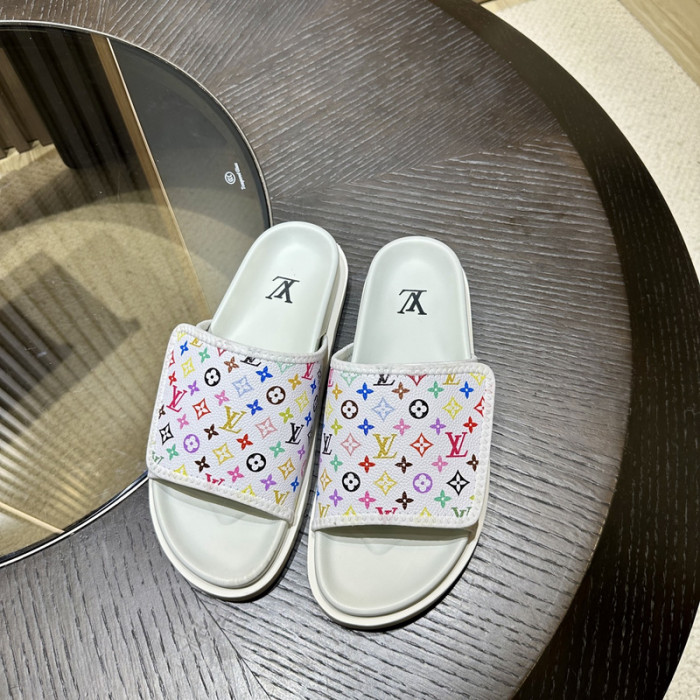 L1VV SANDALS