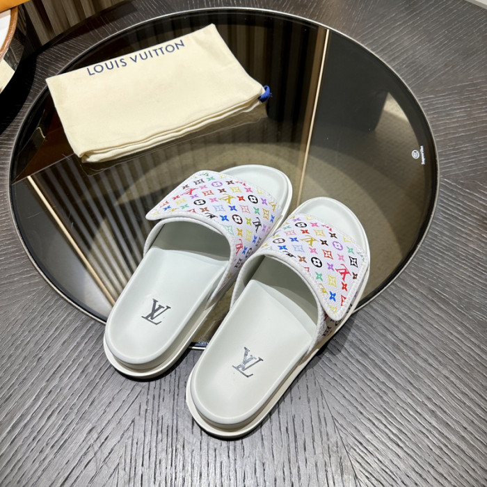L1VV SANDALS