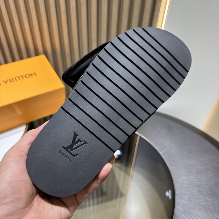 L1VV SANDALS