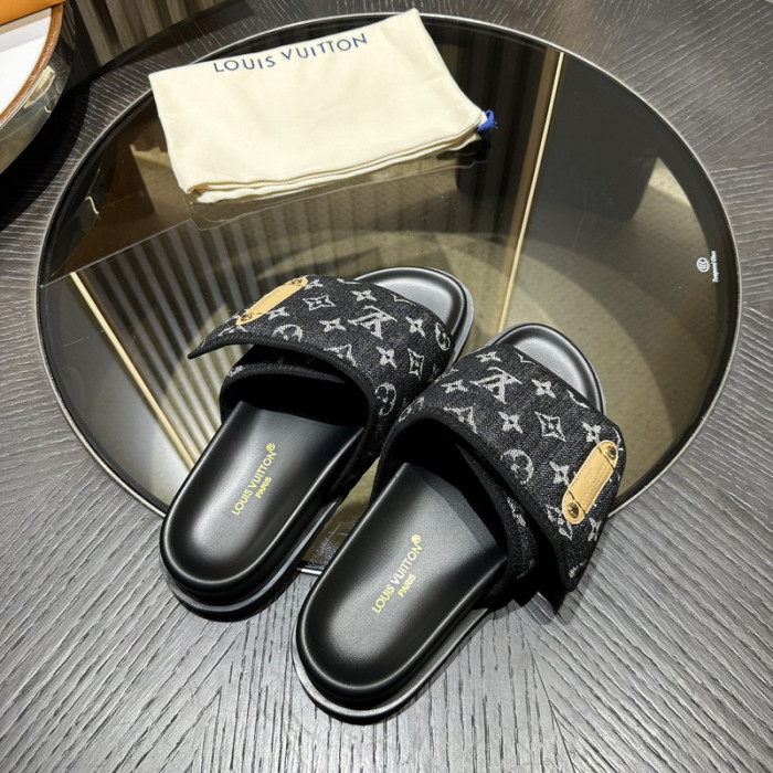L1VV SANDALS