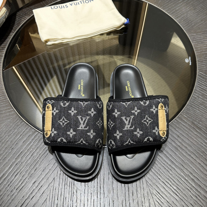 L1VV SANDALS