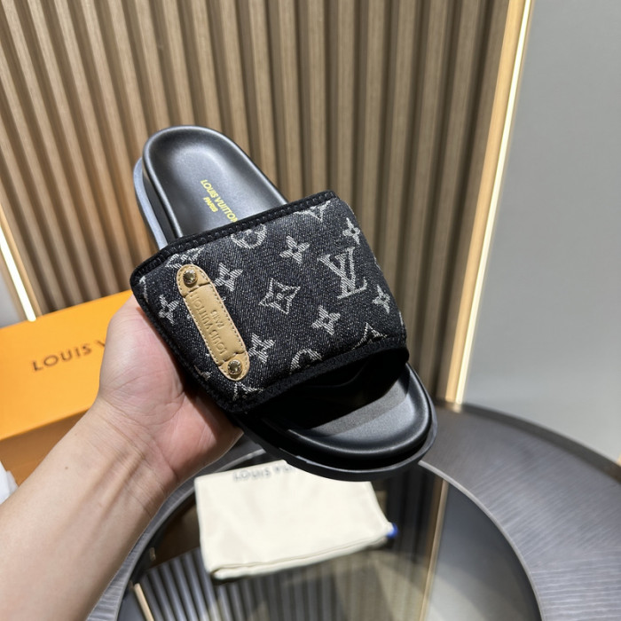 L1VV SANDALS