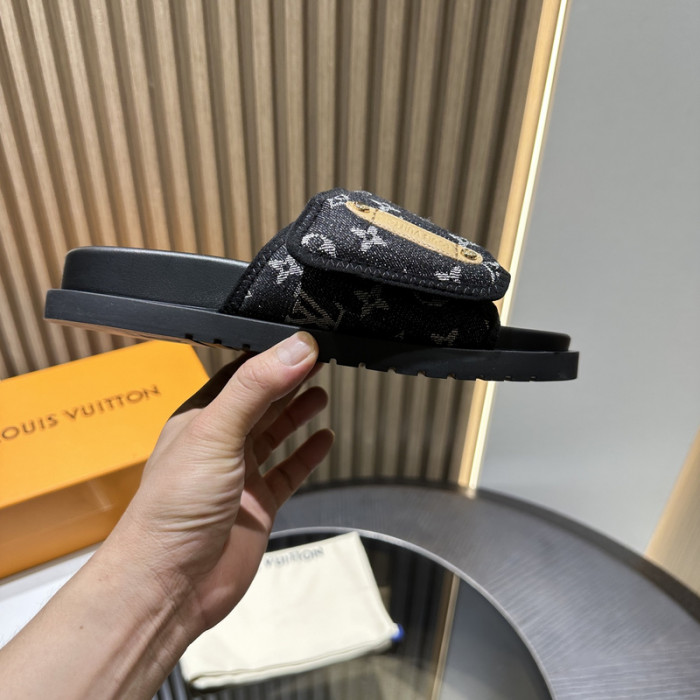L1VV SANDALS