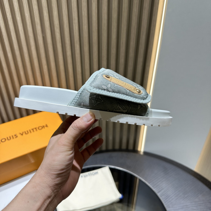 L1VV SANDALS