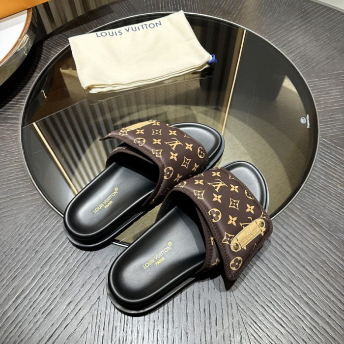 L1VV SANDALS