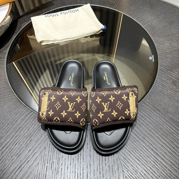 L1VV SANDALS