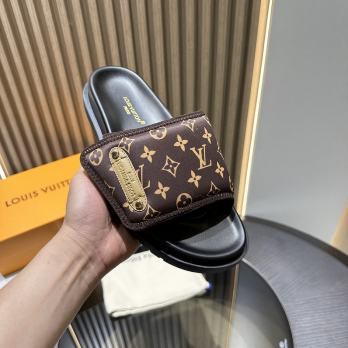 L1VV SANDALS