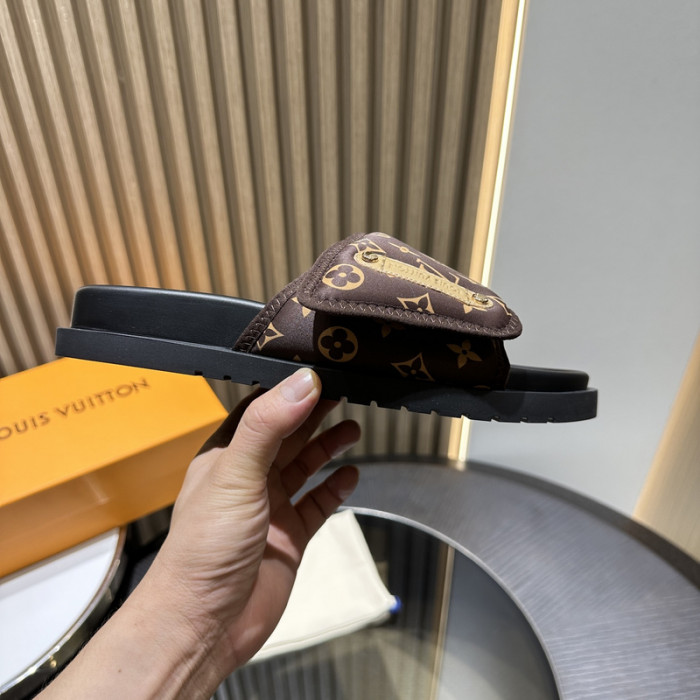 L1VV SANDALS