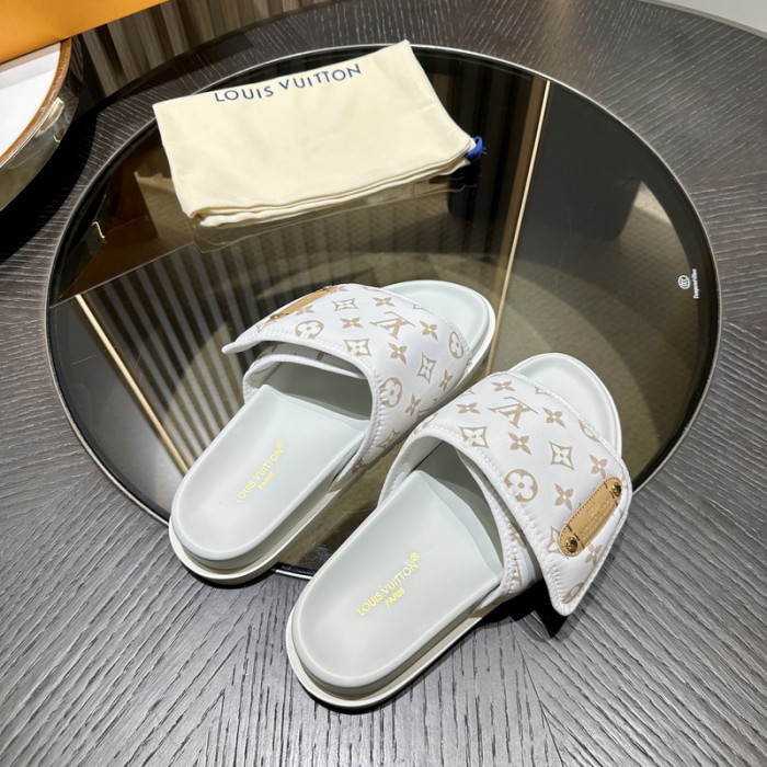L1VV SANDALS