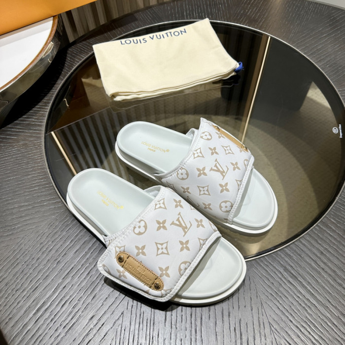 L1VV SANDALS